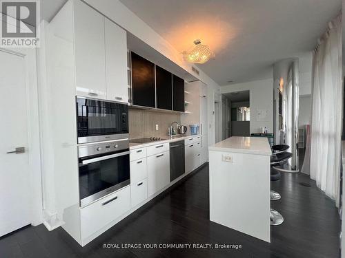 1307 - 32 Davenport Road, Toronto, ON - Indoor Photo Showing Kitchen