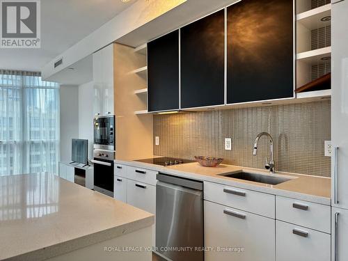 1307 - 32 Davenport Road, Toronto, ON - Indoor Photo Showing Kitchen With Upgraded Kitchen