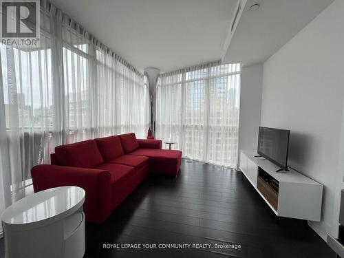 1307 - 32 Davenport Road, Toronto, ON - Indoor Photo Showing Living Room