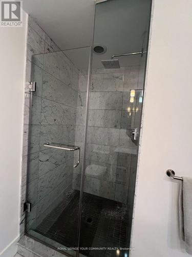 1307 - 32 Davenport Road, Toronto, ON - Indoor Photo Showing Bathroom