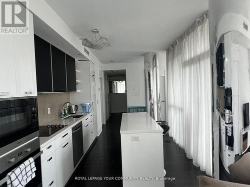 1307 - 32 Davenport Road, Toronto, ON - Indoor Photo Showing Kitchen