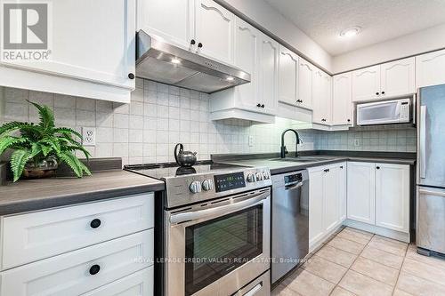 554 Dansbury Drive, Waterloo, ON - Indoor Photo Showing Kitchen With Stainless Steel Kitchen With Upgraded Kitchen