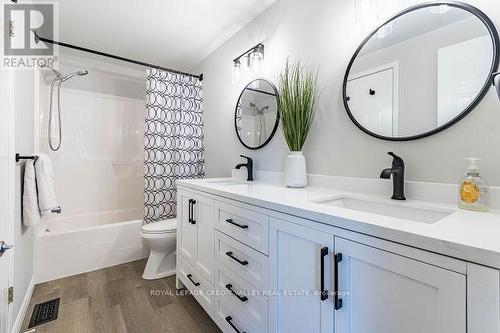 554 Dansbury Drive, Waterloo, ON - Indoor Photo Showing Bathroom