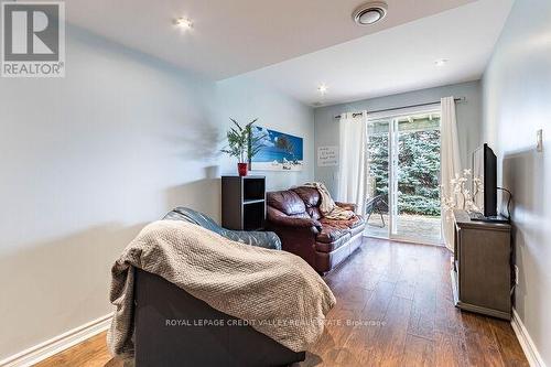 554 Dansbury Drive, Waterloo, ON - Indoor Photo Showing Living Room