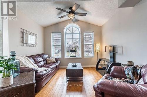 554 Dansbury Drive, Waterloo, ON - Indoor Photo Showing Living Room