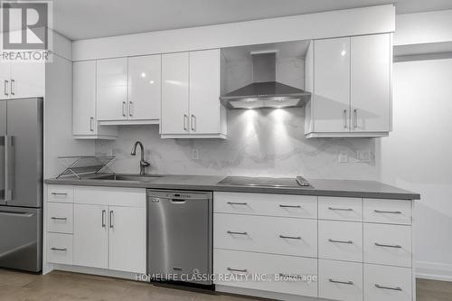 1011 - 44 St. Joseph Street, Toronto, ON - Indoor Photo Showing Kitchen