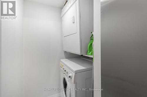 1011 - 44 St. Joseph Street, Toronto, ON - Indoor Photo Showing Laundry Room