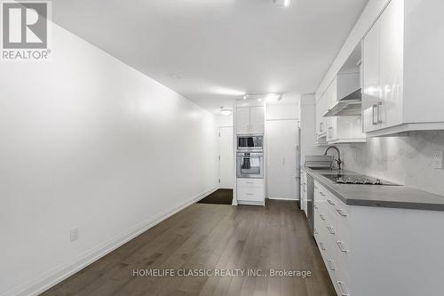 1011 - 44 St. Joseph Street, Toronto, ON - Indoor Photo Showing Kitchen