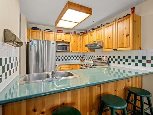 113-1320 Henry Rd, Courtenay, BC - Indoor Photo Showing Kitchen With Double Sink