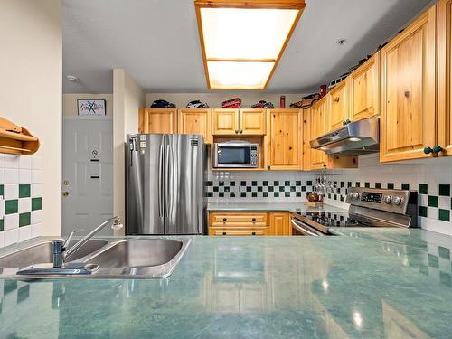 113-1320 Henry Rd, Courtenay, BC - Indoor Photo Showing Kitchen