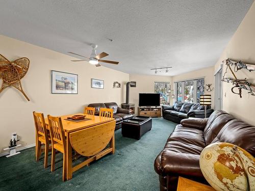 113-1320 Henry Rd, Courtenay, BC - Indoor Photo Showing Living Room