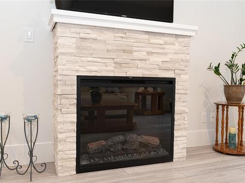 37-300 Grosskleg Way, Lake Cowichan, BC - Indoor Photo Showing Living Room With Fireplace