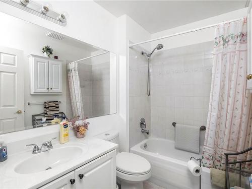 307-7865 Patterson Rd, Central Saanich, BC - Indoor Photo Showing Bathroom