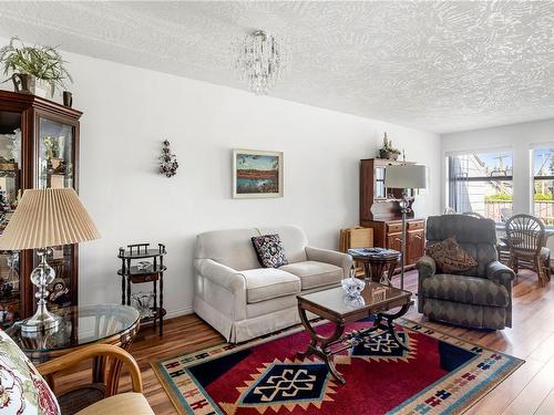 307-7865 Patterson Rd, Central Saanich, BC - Indoor Photo Showing Living Room