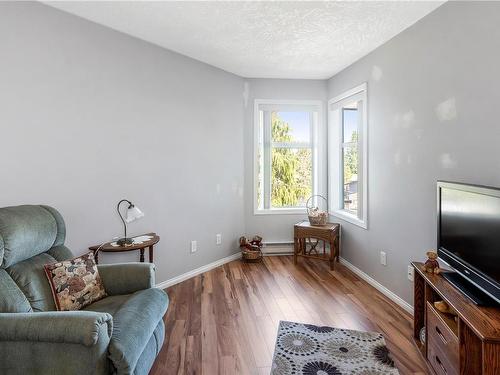 307-7865 Patterson Rd, Central Saanich, BC - Indoor Photo Showing Living Room