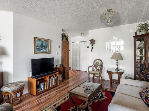 307-7865 Patterson Rd, Central Saanich, BC - Indoor Photo Showing Living Room