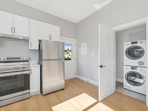 7065 Brailsford Pl, Sooke, BC - Indoor Photo Showing Laundry Room