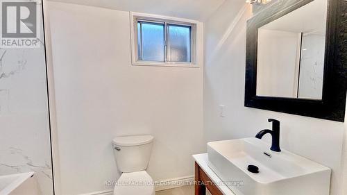 203 Mccraney Street W, Oakville, ON - Indoor Photo Showing Bathroom