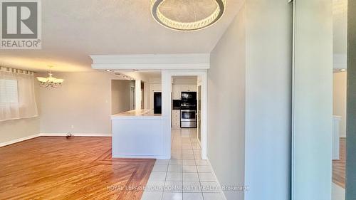 203 Mccraney Street W, Oakville, ON - Indoor