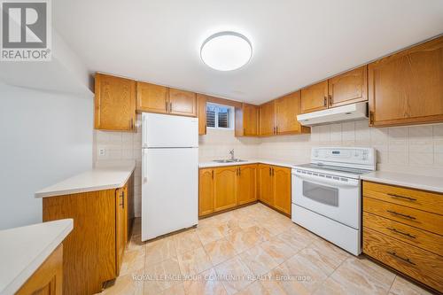 203 Mccraney Street W, Oakville, ON - Indoor Photo Showing Kitchen