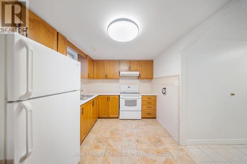 203 Mccraney Street W, Oakville, ON - Indoor Photo Showing Kitchen