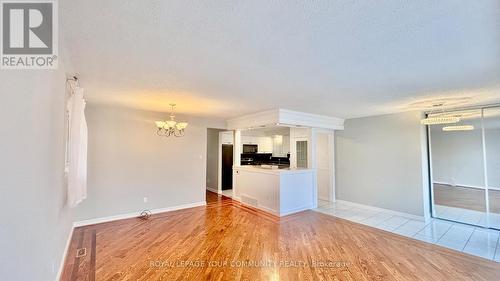 203 Mccraney Street W, Oakville, ON - Indoor