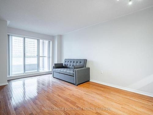 310-887 Bay St, Toronto, ON - Indoor Photo Showing Living Room