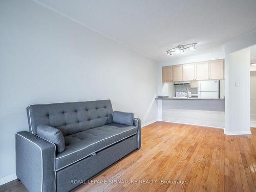 310-887 Bay St, Toronto, ON - Indoor