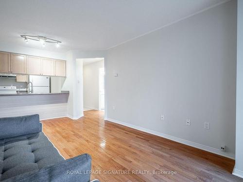 310-887 Bay St, Toronto, ON - Indoor Photo Showing Kitchen