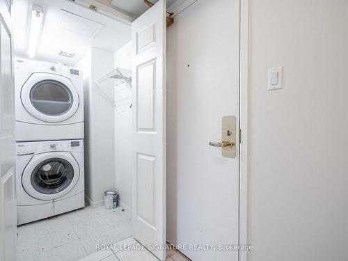 310-887 Bay St, Toronto, ON - Indoor Photo Showing Laundry Room