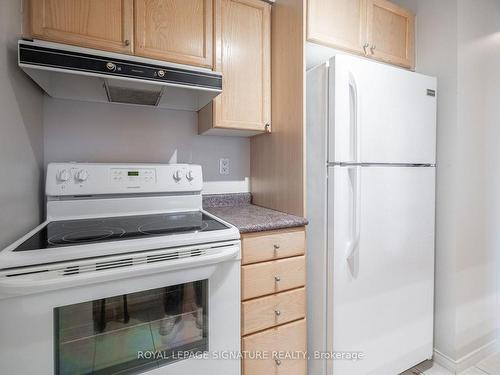 310-887 Bay St, Toronto, ON - Indoor Photo Showing Kitchen