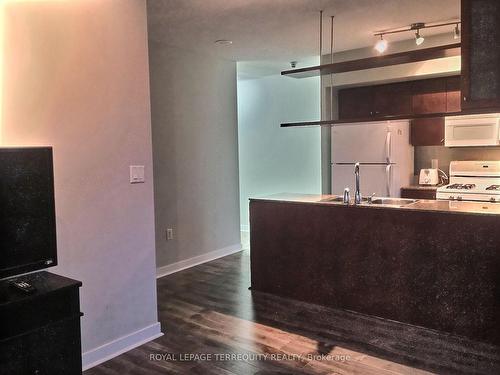 2003-3 Navy Wharf Crt, Toronto, ON - Indoor Photo Showing Kitchen