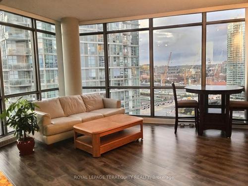 2003-3 Navy Wharf Crt, Toronto, ON - Indoor Photo Showing Living Room