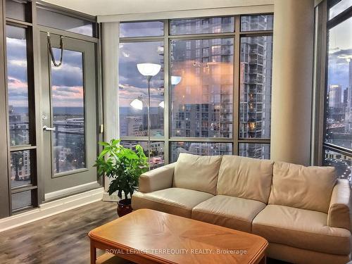 2003-3 Navy Wharf Crt, Toronto, ON - Indoor Photo Showing Living Room