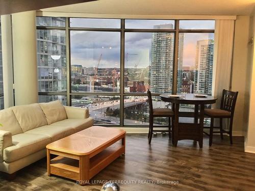 2003-3 Navy Wharf Crt, Toronto, ON - Indoor Photo Showing Living Room