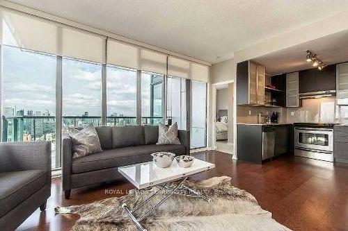 3702-33 Lombard St, Toronto, ON - Indoor Photo Showing Living Room