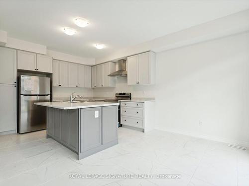 28 Tamworth Terr, Barrie, ON - Indoor Photo Showing Kitchen