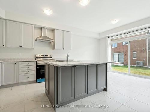 28 Tamworth Terr, Barrie, ON - Indoor Photo Showing Kitchen