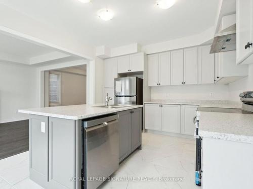 28 Tamworth Terr, Barrie, ON - Indoor Photo Showing Kitchen