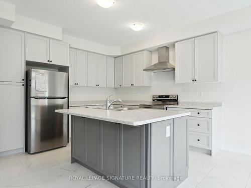 28 Tamworth Terr, Barrie, ON - Indoor Photo Showing Kitchen With Double Sink