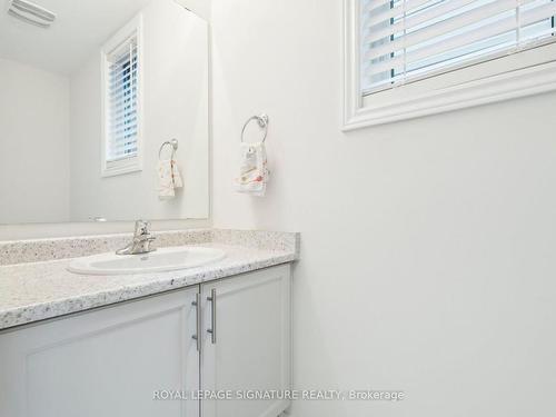 28 Tamworth Terr, Barrie, ON - Indoor Photo Showing Bathroom