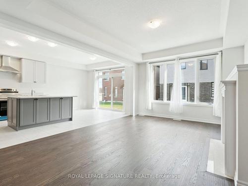 28 Tamworth Terr, Barrie, ON - Indoor Photo Showing Kitchen