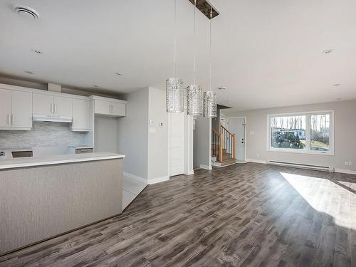 Overall view - A-8 Rue Du Parc-Notre-Dame, Léry, QC - Indoor Photo Showing Kitchen