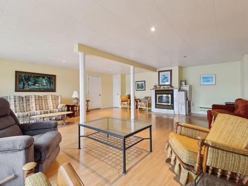 Family room - 259 Ch. H.-Vipond, Val-Des-Monts, QC - Indoor Photo Showing Living Room With Fireplace