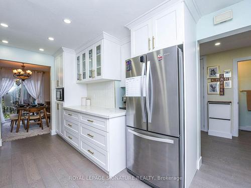 4 Greenleaf Cres, Brampton, ON - Indoor Photo Showing Kitchen