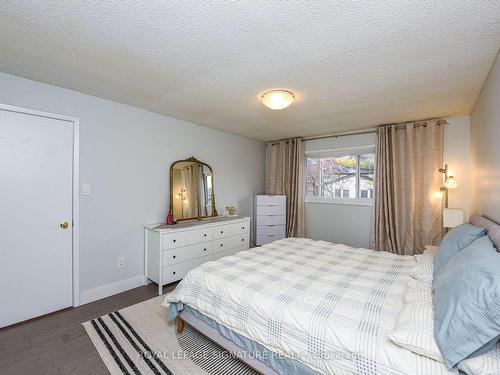 4 Greenleaf Cres, Brampton, ON - Indoor Photo Showing Bedroom