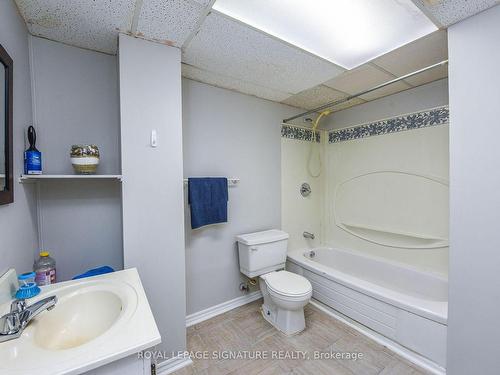 4 Greenleaf Cres, Brampton, ON - Indoor Photo Showing Bathroom