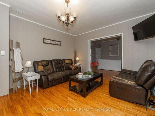 204117 Highway 26, Meaford, ON - Indoor Photo Showing Living Room