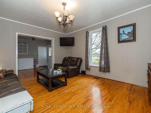 204117 Highway 26, Meaford, ON - Indoor Photo Showing Living Room