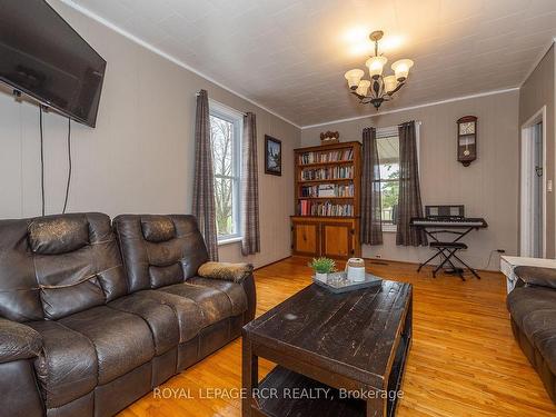 204117 Highway 26, Meaford, ON - Indoor Photo Showing Living Room